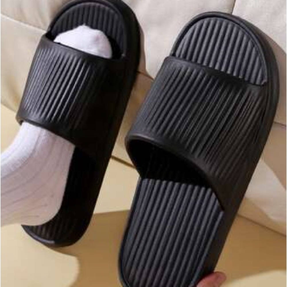 NWT Black Juncture Textured Comfort Slides Mules Sandals